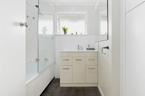 Photo of property in 14 Caernarvon Street, Dinsdale, Hamilton, 3204