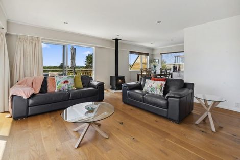 Photo of property in 767 East Coast Road, Northcross, Auckland, 0630