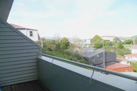 Photo of property in 1/93a Kelburn Parade, Kelburn, Wellington, 6012