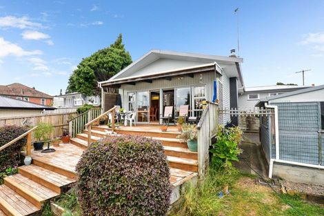 Photo of property in 100 Forest Lake Road, Forest Lake, Hamilton, 3200