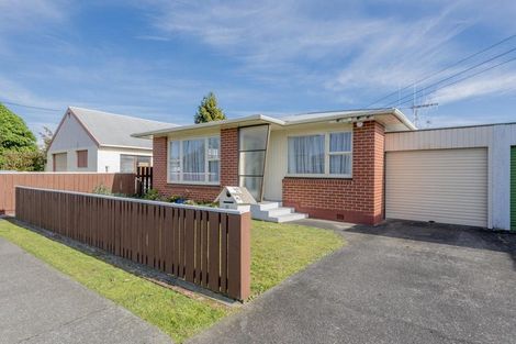 Photo of property in 11 Weraroa Road, Levin, 5510