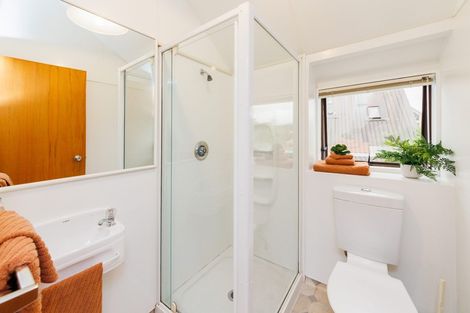 Photo of property in 25 Heathcote Place, Fitzherbert, Palmerston North, 4410