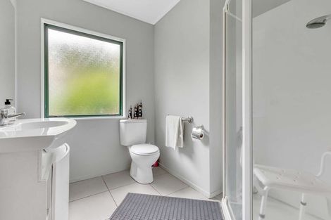 Photo of property in 21 Capricorn Place, Kawaha Point, Rotorua, 3010