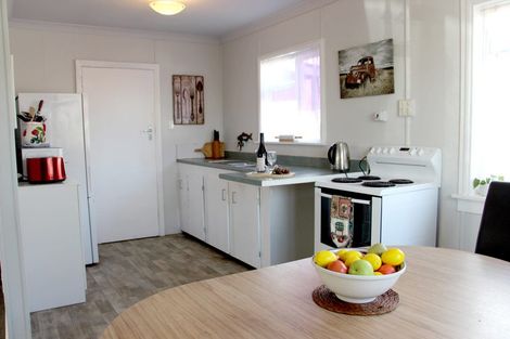 Photo of property in 2/5 Tokomaru Street, Welbourn, New Plymouth, 4312