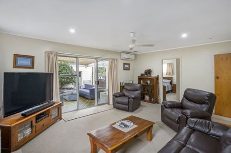 Photo of property in 2/3 Winifred Avenue, Bayview, Auckland, 0629