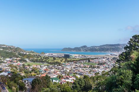 Photo of property in 9 Inverell Way, Seatoun, Wellington, 6022