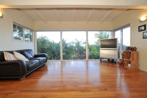 Photo of property in 31 Rothesay Bay Road, Rothesay Bay, Auckland, 0630