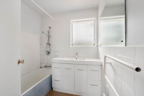 Photo of property in 32 Spinella Drive, Bayview, Auckland, 0629