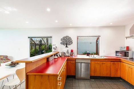 Photo of property in 2/8 Gregg Place, Sunnyvale, Auckland, 0612