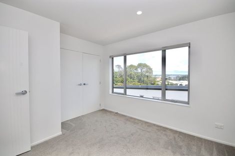 Photo of property in 298f Sunset Road, Windsor Park, Auckland, 0632
