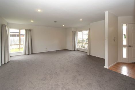 Photo of property in 8 Blarney Place, Casebrook, Christchurch, 8051
