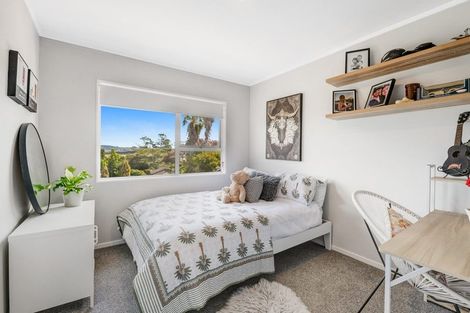 Photo of property in 12 Makiri Street, Helensville, 0800