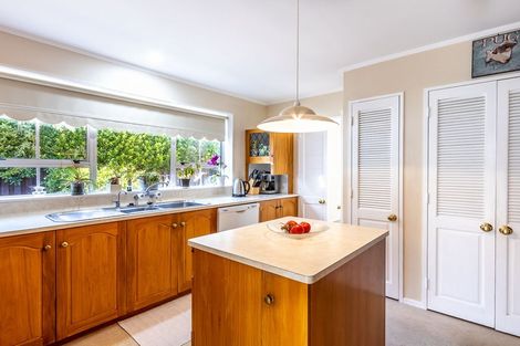 Photo of property in 10 Rosebank Grove, Waikanae, 5036