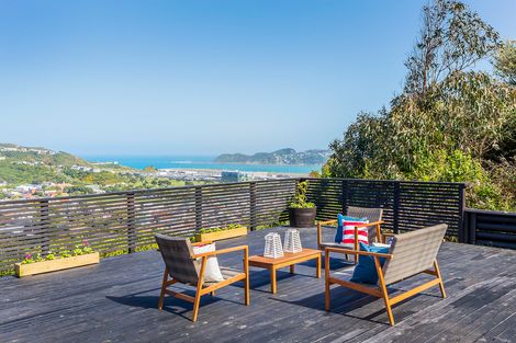 Photo of property in 9 Inverell Way, Seatoun, Wellington, 6022