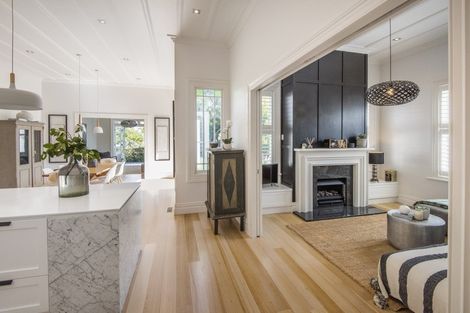 Photo of property in 7 Summer Street, Stanley Point, Auckland, 0624