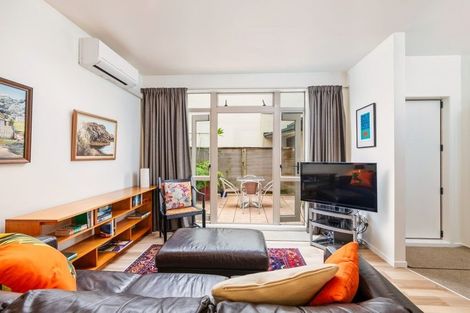 Photo of property in Henry Walton Flats, 3/2 Upper Queen Street, Auckland Central, Auckland, 1010