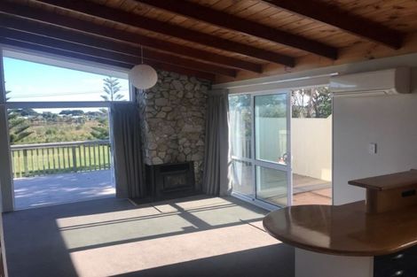 Photo of property in 18 Queens Road, Waikanae Beach, Waikanae, 5036