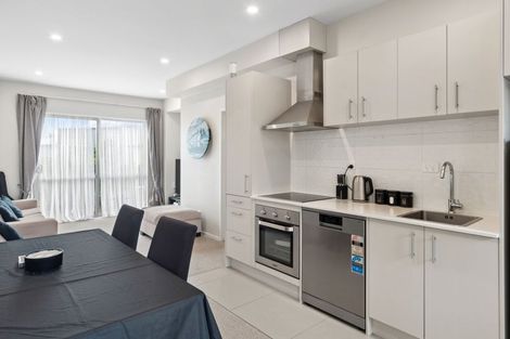 Photo of property in 24/11 Ray Small Drive, Papakura, 2110