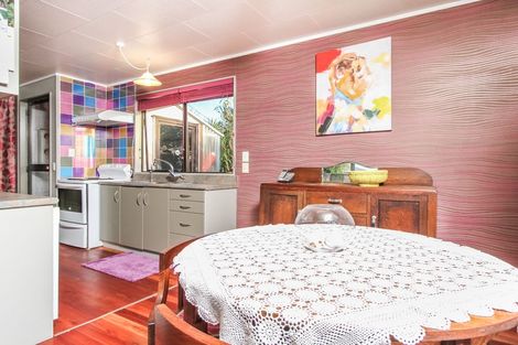 Photo of property in 43 Lavelle Road, Henderson, Auckland, 0612