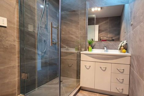 Photo of property in 3 Valour Lane, Papakura, 2110