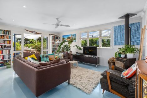 Photo of property in 145 Wellington Road, Paekakariki, 5034