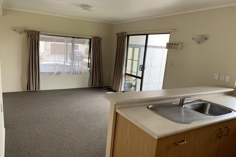 Photo of property in 20 Van Dyke Place, West Harbour, Auckland, 0618