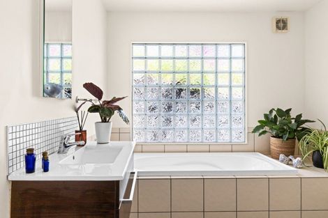 Photo of property in 145 Milton Road, Bluff Hill, Napier, 4110