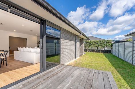 Photo of property in 18 Awatea Drive, Whitianga, 3510