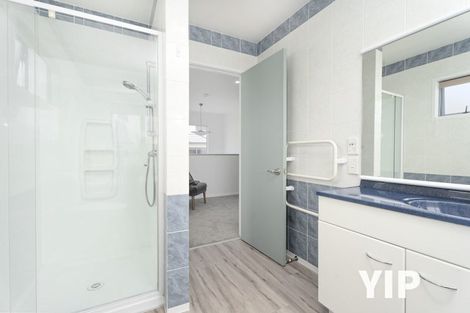 Photo of property in 3 Forbes Lane, Newlands, Wellington, 6037