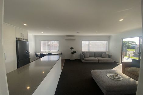 Photo of property in 12 Millen Place, Clarks Beach, 2122