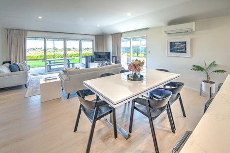 Photo of property in 37 Magnolia Crescent, Tawhero, Whanganui, 4501