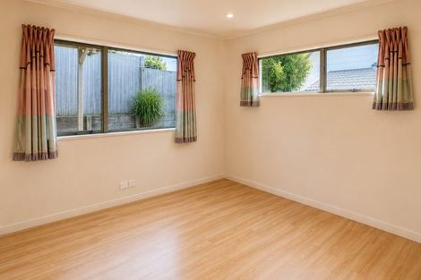 Photo of property in 2/63 Stanley Road, Glenfield, Auckland, 0629
