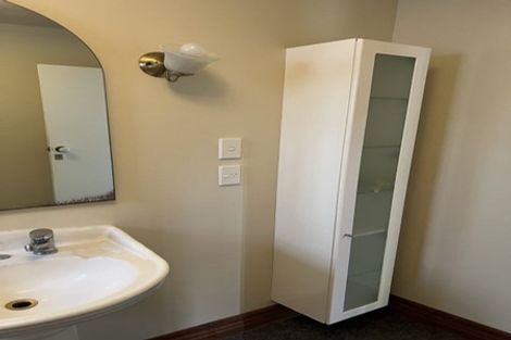 Photo of property in 135 Kelburn Parade, Kelburn, Wellington, 6012