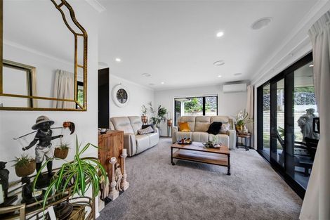 Photo of property in 36 Fernbrook Drive, Hurworth, New Plymouth, 4310