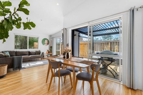 Photo of property in 10 Sauterne Road, Kumeu, 0810