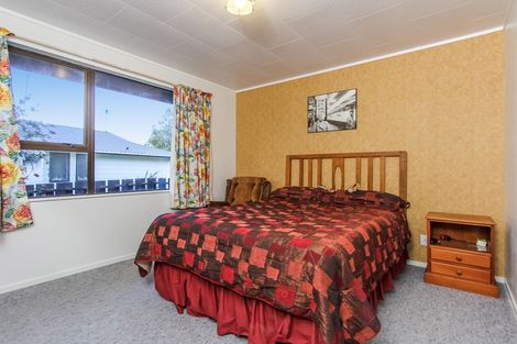 Photo of property in 43 Lavelle Road, Henderson, Auckland, 0612