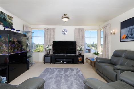 Photo of property in 2/15 Stoneleigh Court, Sunnynook, Auckland, 0632