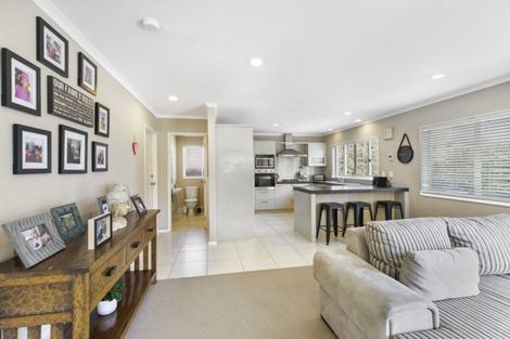 Photo of property in 30 Baverstock Road, Flat Bush, Auckland, 2016