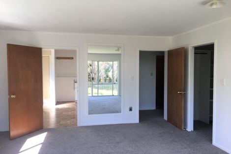 Photo of property in 303 Glenfield Road, Glenfield, Auckland, 0629