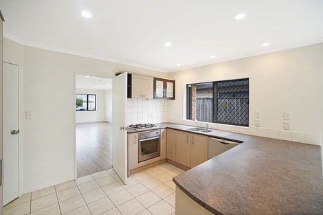 Photo of property in 20 Speyside Crescent, Flat Bush, Auckland, 2016