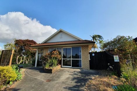Photo of property in 17 Chapletown Drive, East Tamaki, Auckland, 2016