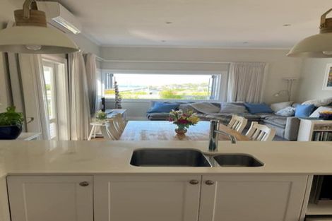 Photo of property in 2/2 Kiteroa Terrace, Rothesay Bay, Auckland, 0630