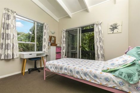 Photo of property in 16 Napuka Road, Henderson Valley, Auckland, 0612