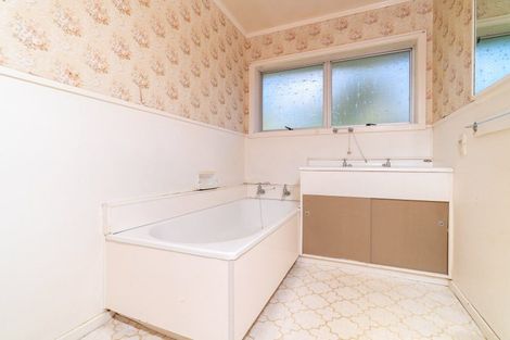 Photo of property in 11 Karioi Crescent, Raglan, 3225