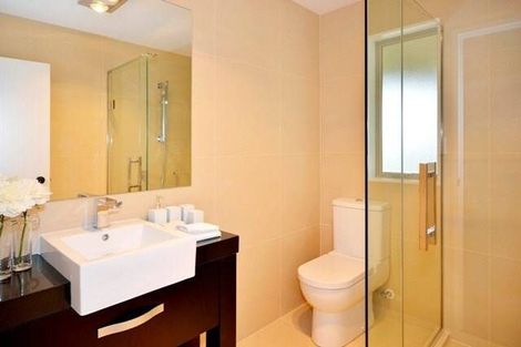 Photo of property in 35 Namsan Close, Fairview Heights, Auckland, 0632