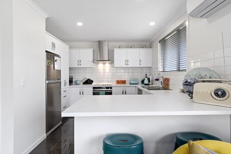 Photo of property in Waterview Estate, 64/4 Greystone Place, Omokoroa, 3114