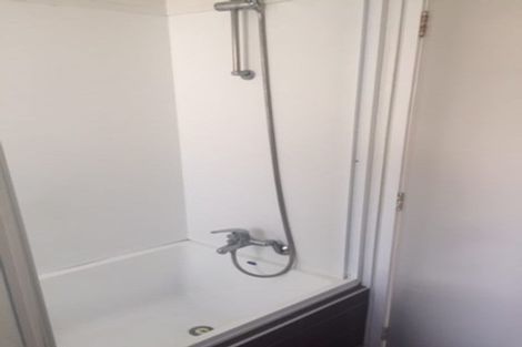 Photo of property in 2 Kingussie Place, Highland Park, Auckland, 2010