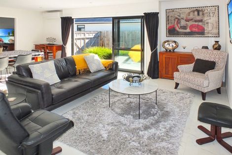 Photo of property in 17 Oxnam Place, Foxton Beach, Foxton, 4815