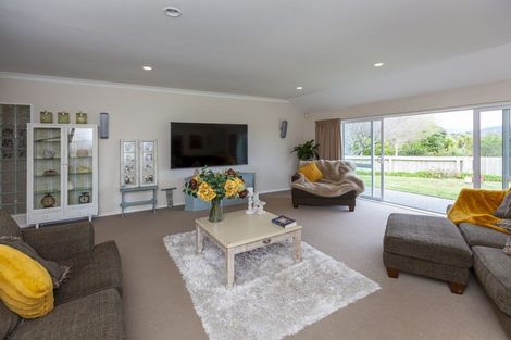 Photo of property in 2 Cascade Way, Paraparaumu, 5032