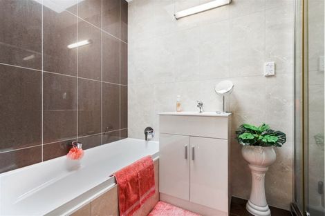 Photo of property in 3/133 Parrs Cross Road, Glen Eden, Auckland, 0612